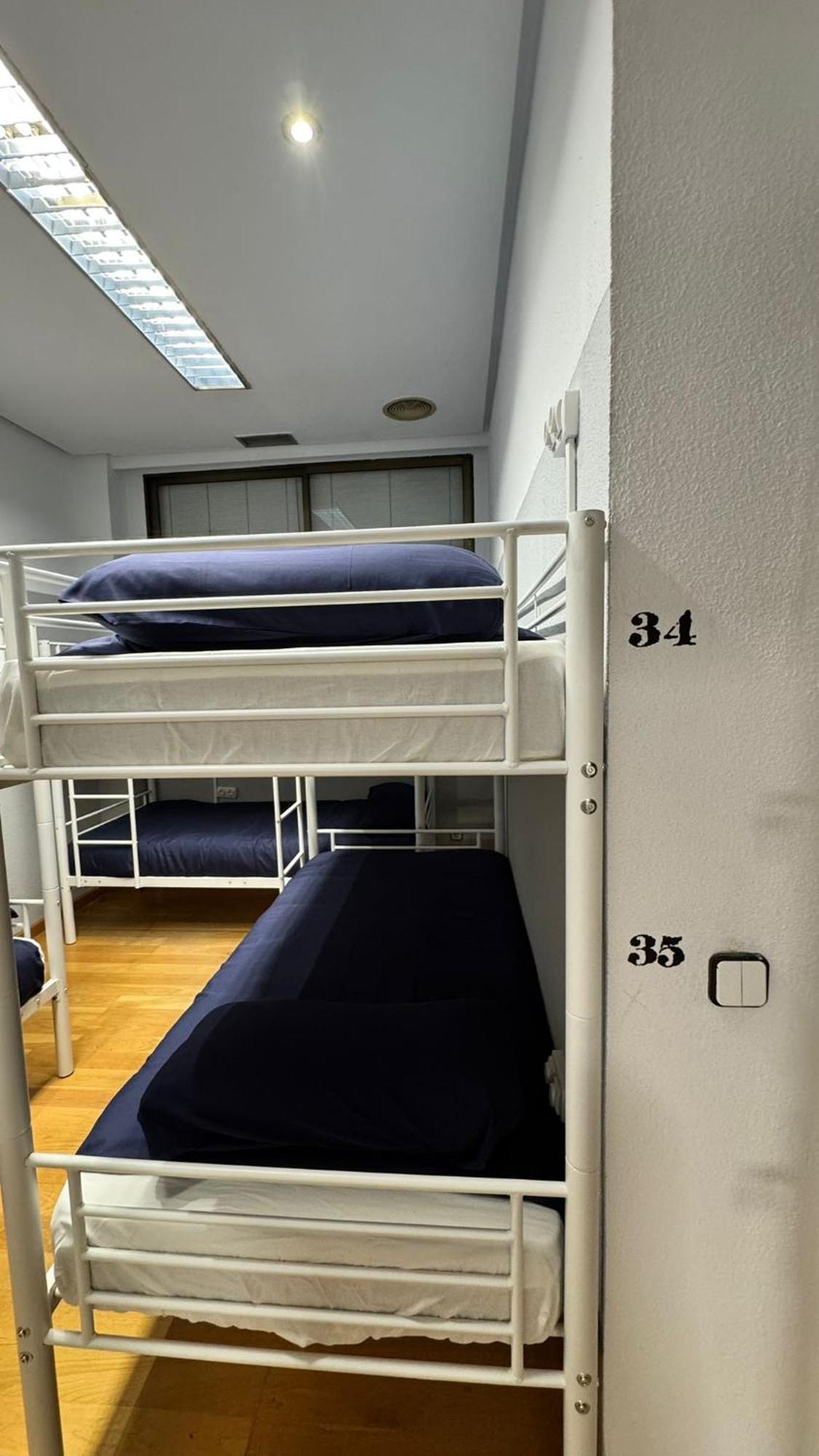 Hostel Puerta Del Angel Madrid Luaran gambar
