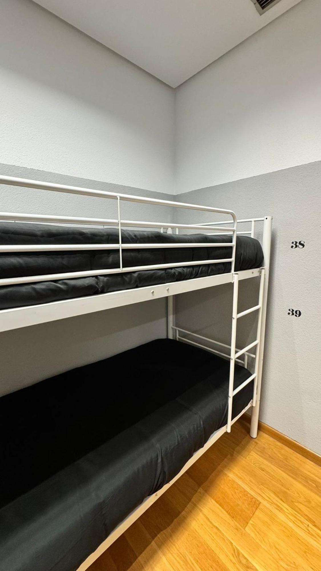 Hostel Puerta Del Angel Madrid Luaran gambar