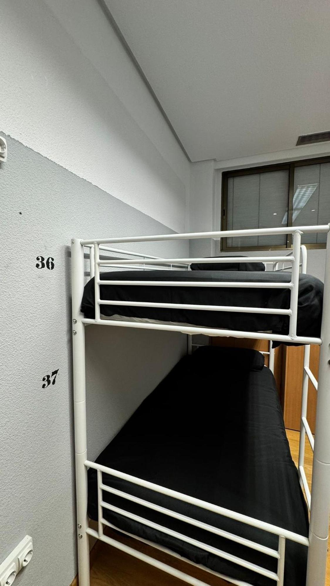 Hostel Puerta Del Angel Madrid Luaran gambar