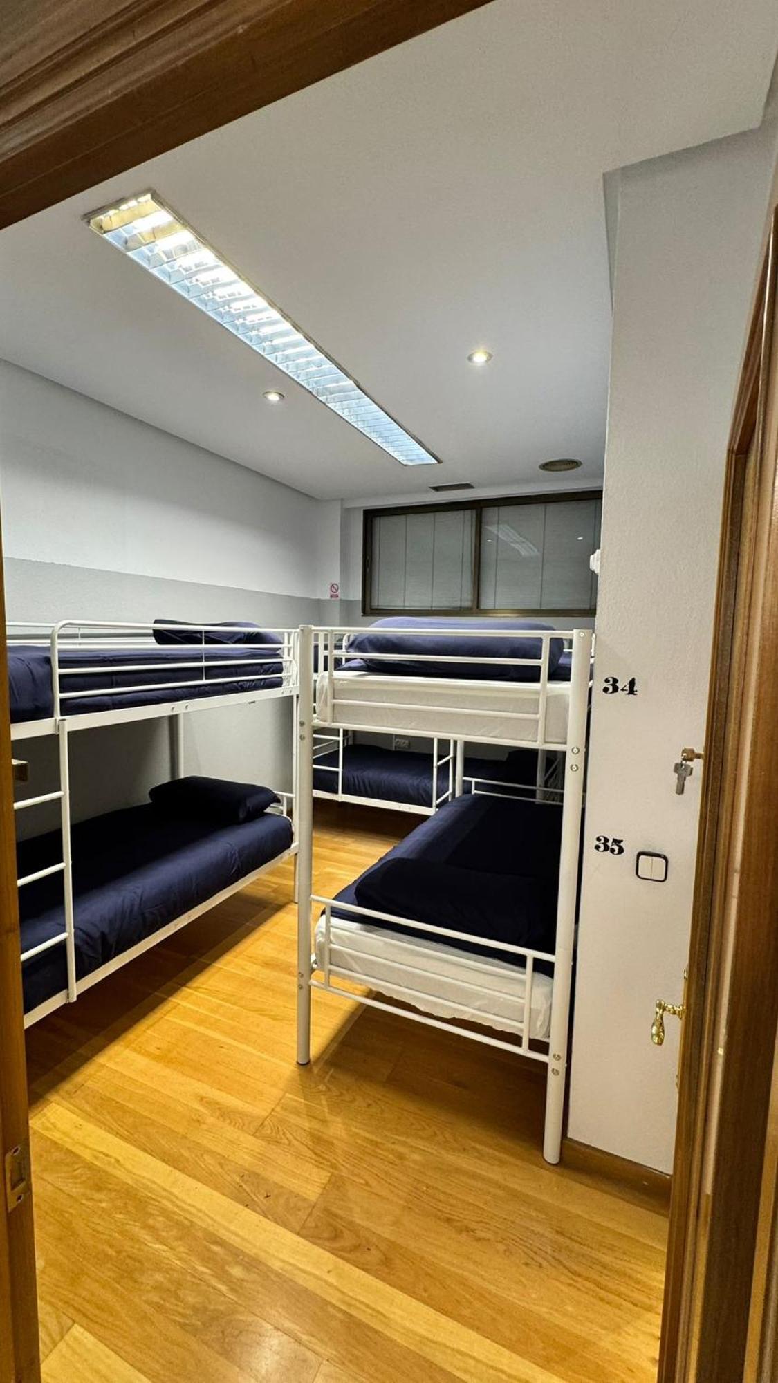 Hostel Puerta Del Angel Madrid Luaran gambar