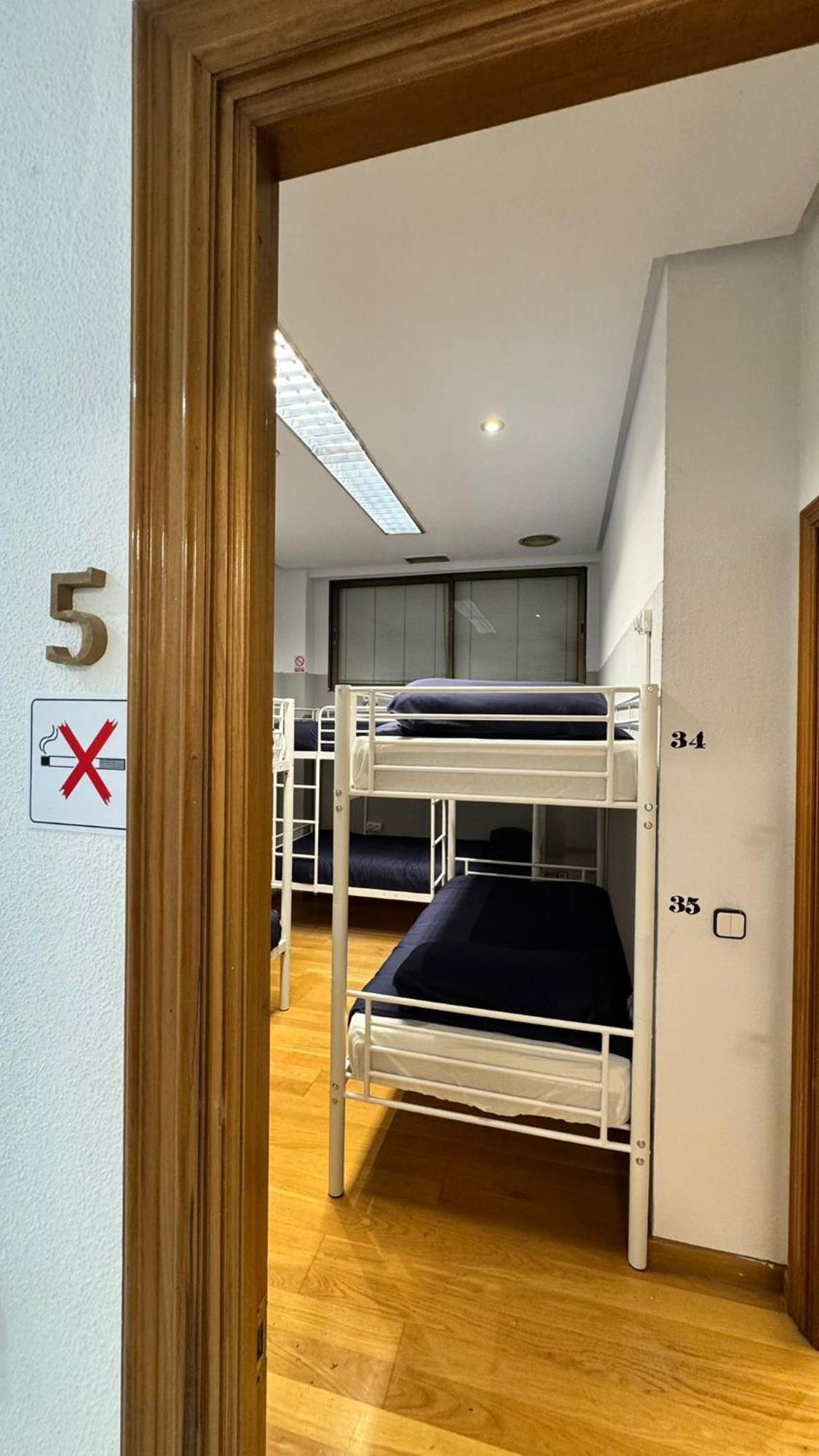 Hostel Puerta Del Angel Madrid Luaran gambar