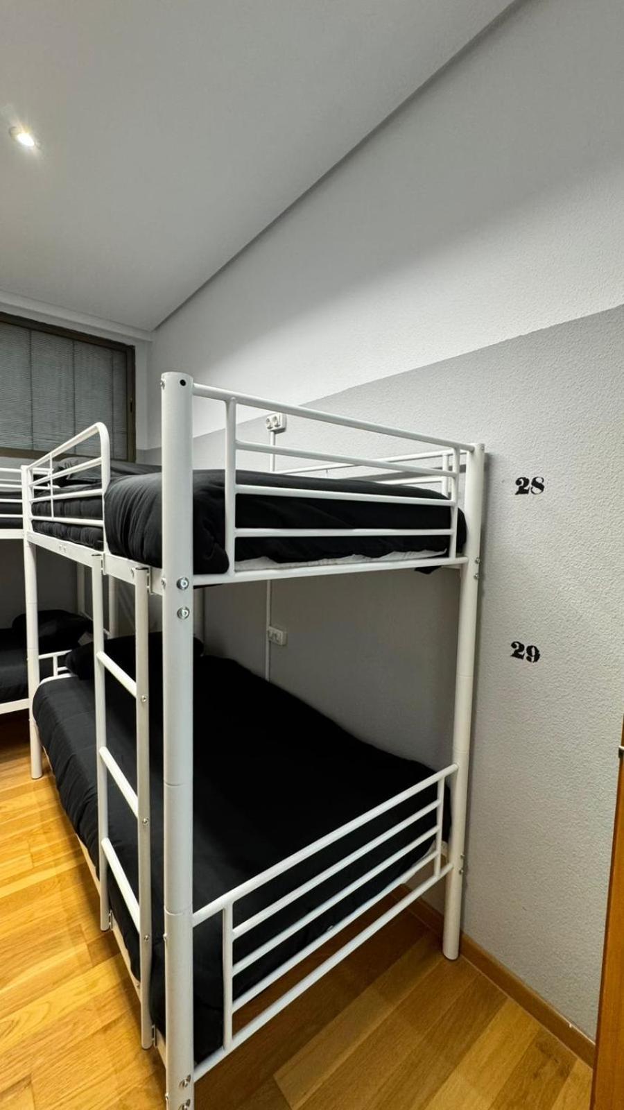 Hostel Puerta Del Angel Madrid Luaran gambar