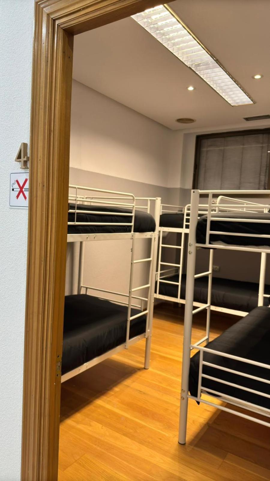 Hostel Puerta Del Angel Madrid Luaran gambar