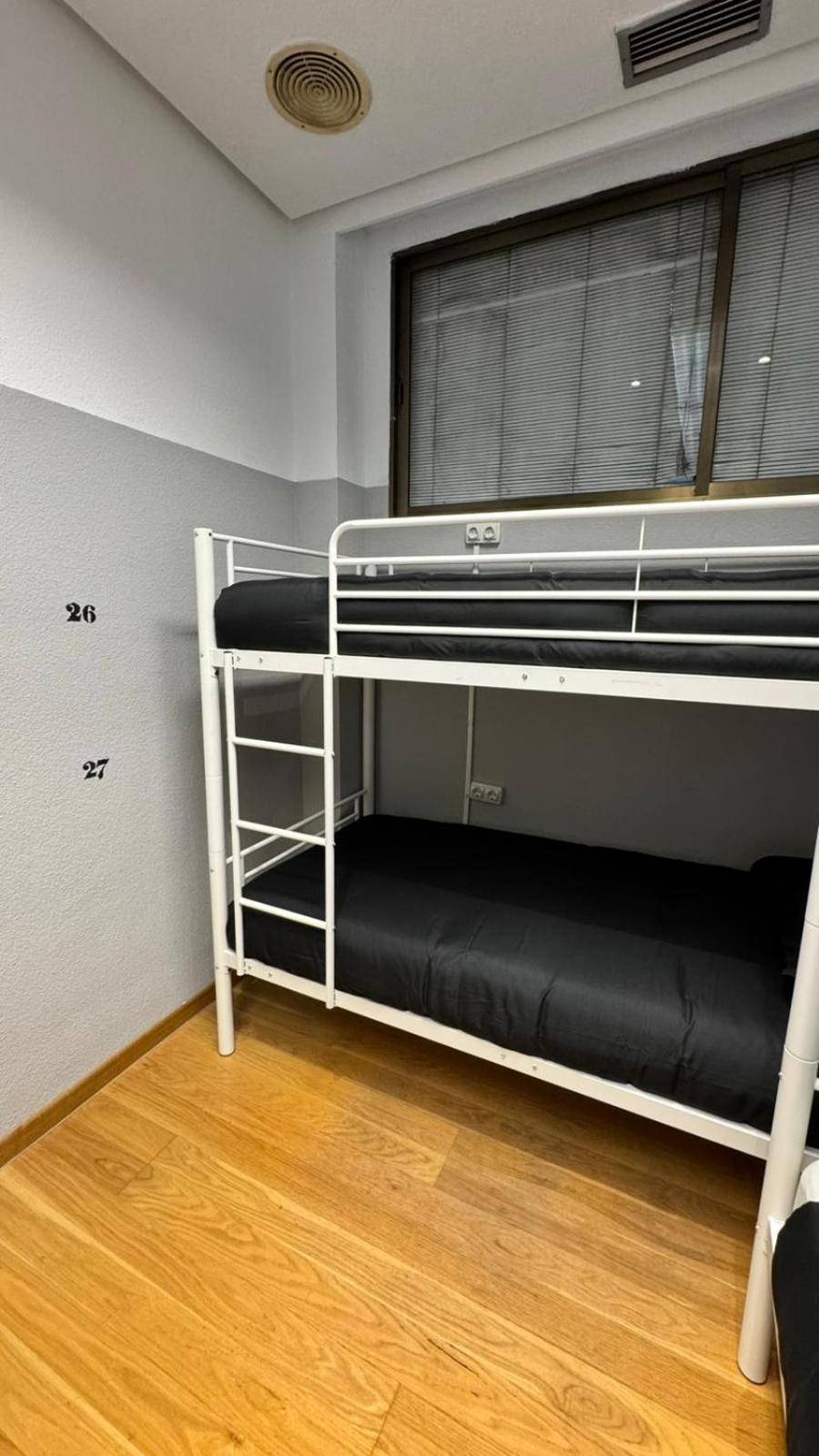 Hostel Puerta Del Angel Madrid Luaran gambar
