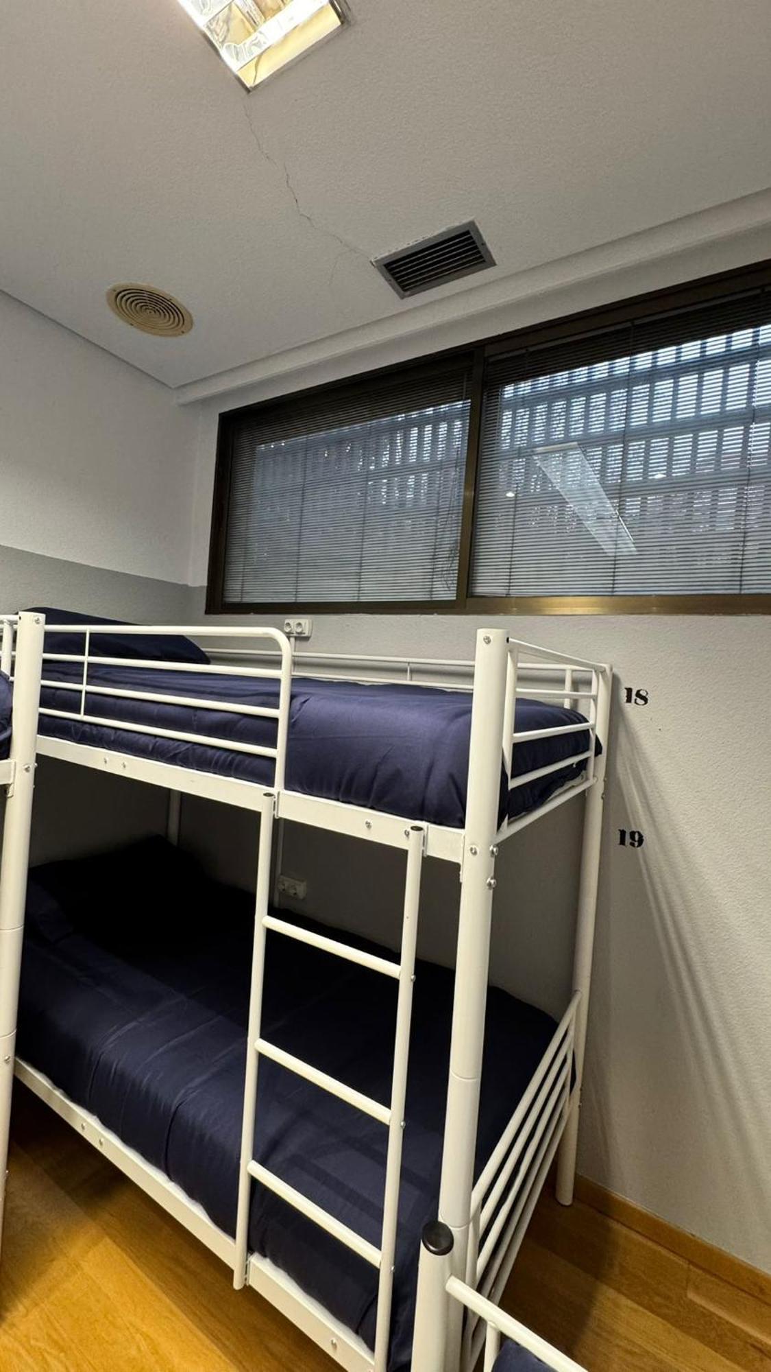 Hostel Puerta Del Angel Madrid Luaran gambar