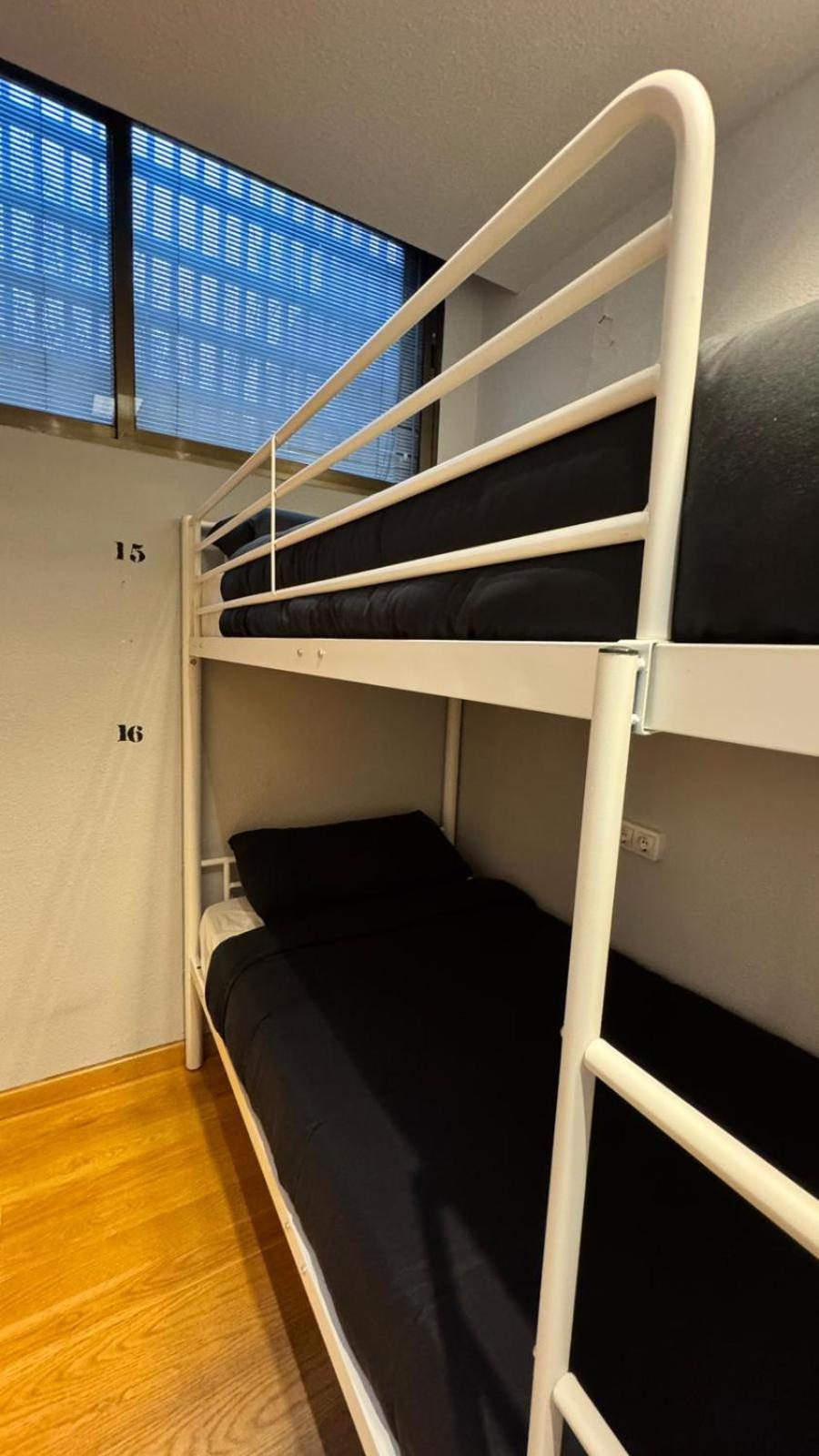 Hostel Puerta Del Angel Madrid Luaran gambar