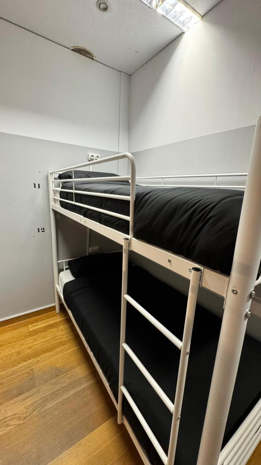 Hostel Puerta Del Angel Madrid Luaran gambar