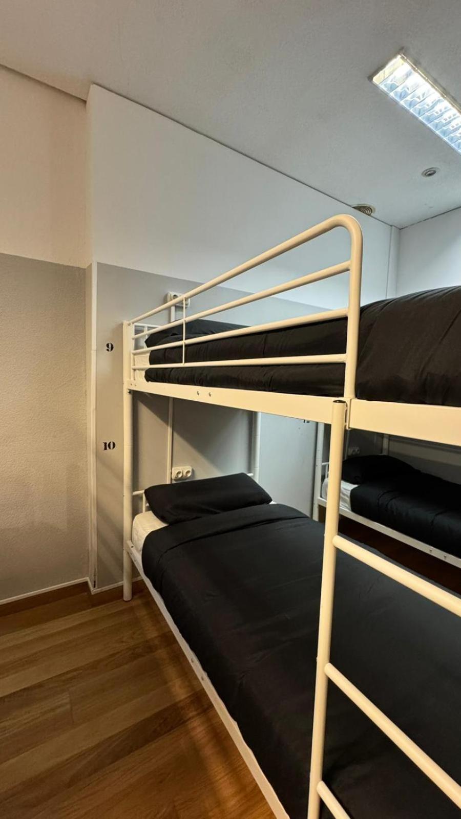 Hostel Puerta Del Angel Madrid Luaran gambar