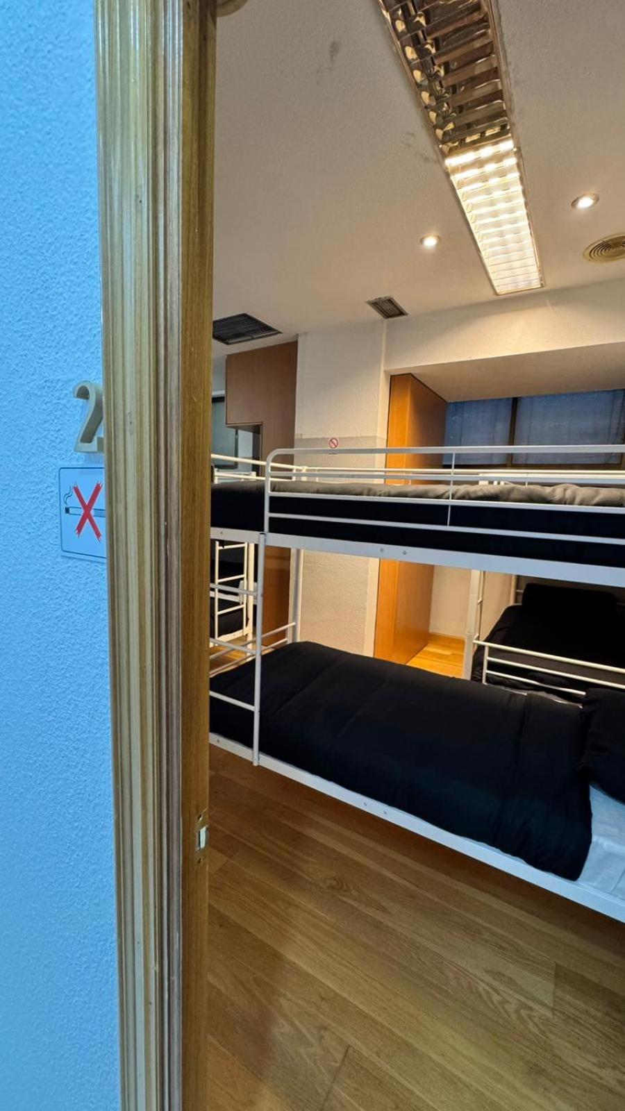Hostel Puerta Del Angel Madrid Luaran gambar