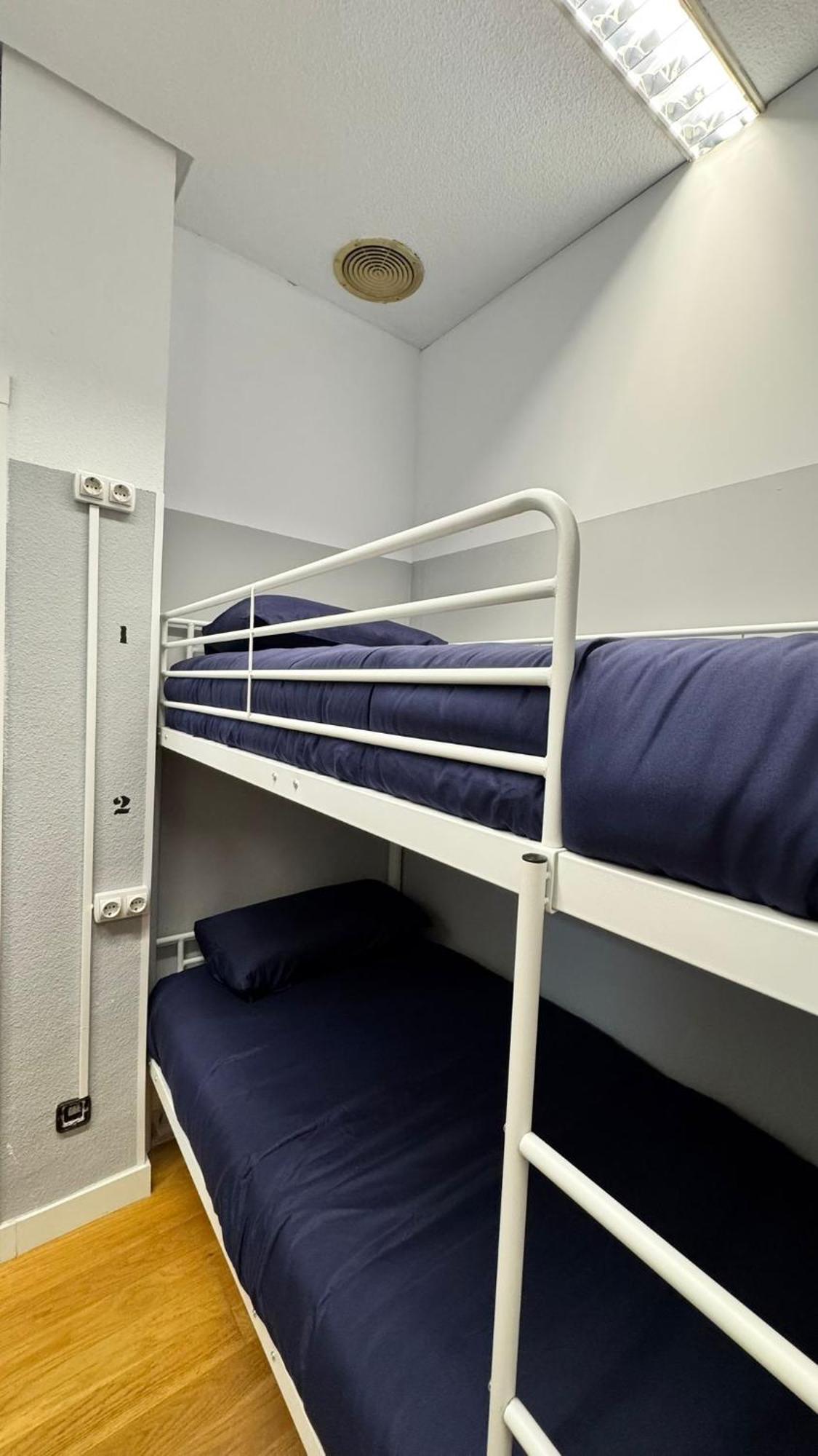 Hostel Puerta Del Angel Madrid Luaran gambar
