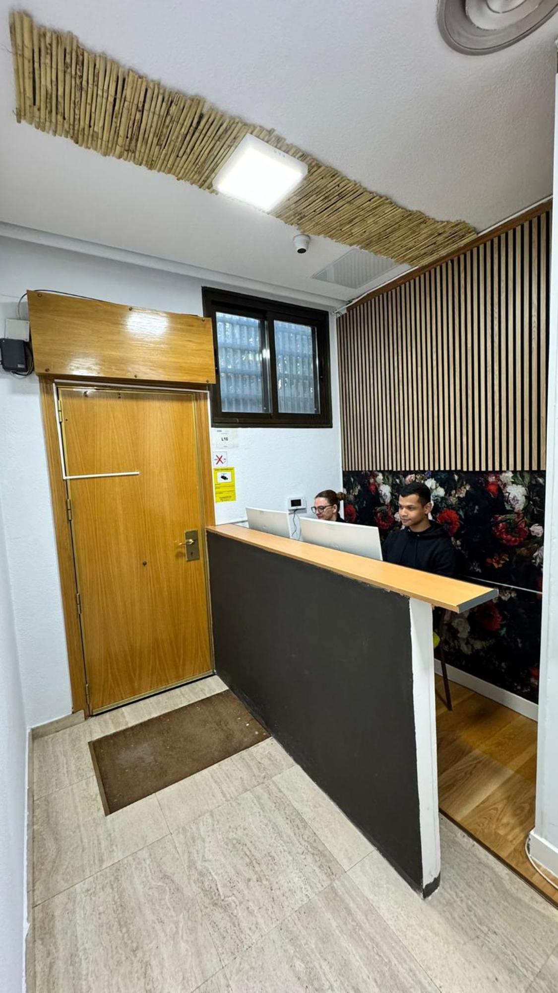 Hostel Puerta Del Angel Madrid Luaran gambar
